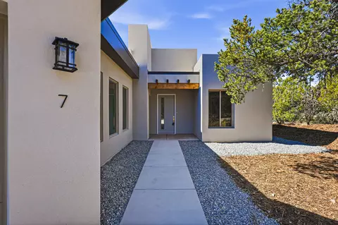 7 Pinon Ridge Rd, Tijeras, NM 87059
