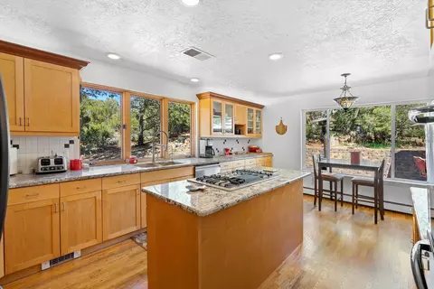 11 Eagle Trl, Tijeras, NM 87059