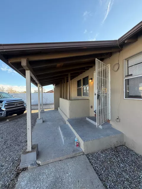 509 Vermont St NE, Albuquerque, NM 87108