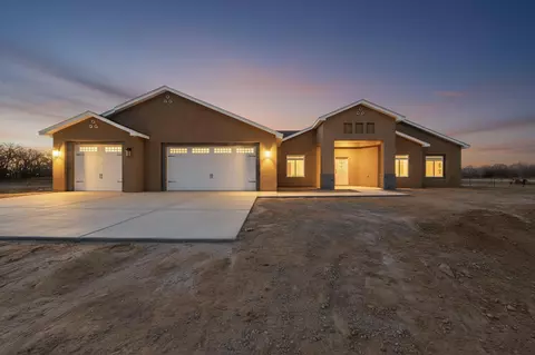 3 Fox Den Rd, Los Lunas, NM 87031