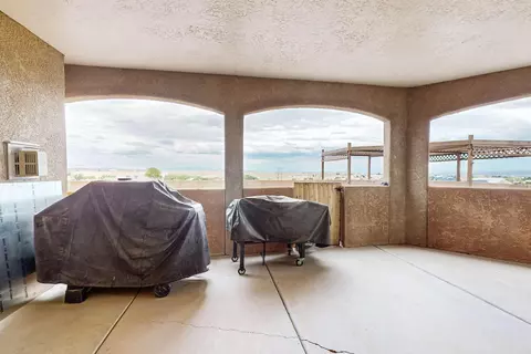 4013 Huron Dr NE, Rio Rancho, NM 87144