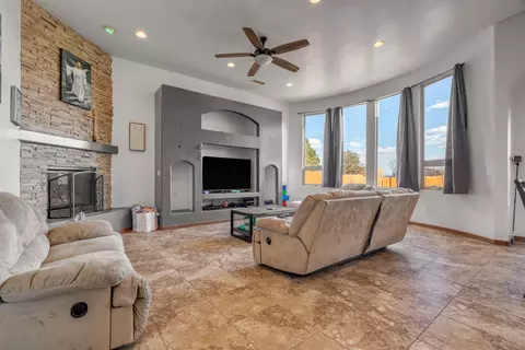 2820 Stapleton Ave NE, Rio Rancho, NM 87124