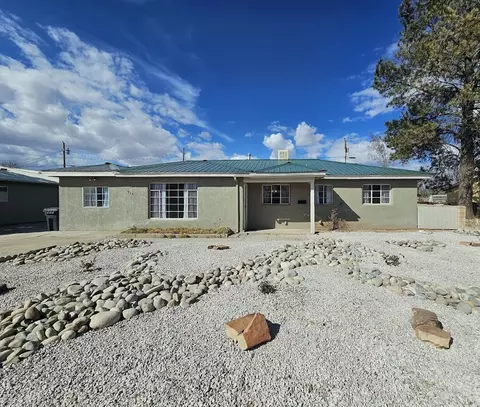 924 Jackson Ave, Grants, NM 87020