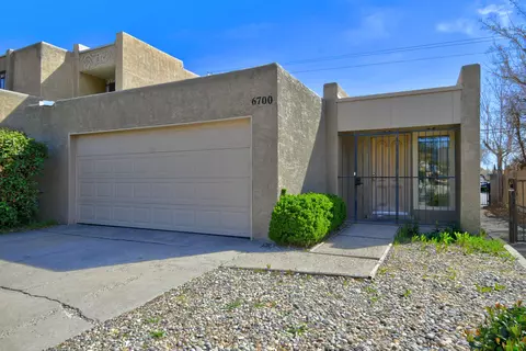 6700 Los Trechos Ct NE, Albuquerque, NM 87109