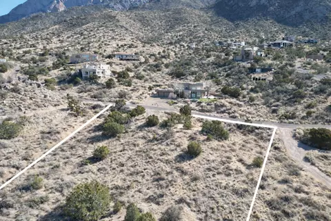28 Tierra Monte Dr NE, Albuquerque, NM 87122