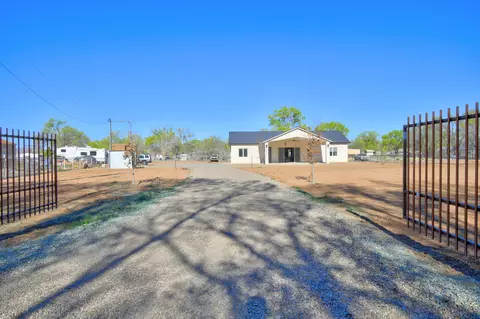 14 Zentner Rd, Los Lunas, NM 87031