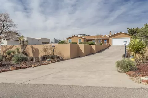 1110 Valley View Dr SW, Los Lunas, NM 87031