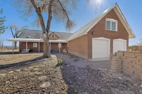 393 Chimaja Rd, Corrales, NM 87048