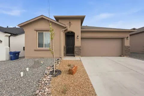 215 Needle Ave SW, Los Lunas, NM 87031