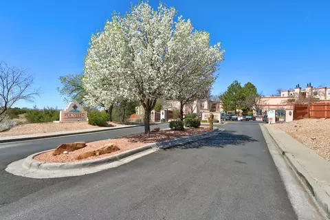 2501 W Zia Rd #202, Santa Fe, NM 87505