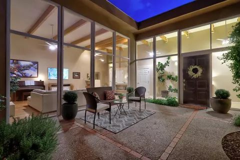 1815 Princeton Dr NE, Albuquerque, NM 87106