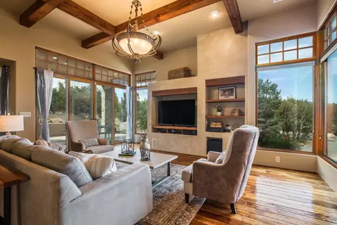 2 Concha Ct, Sandia Park, NM 87047