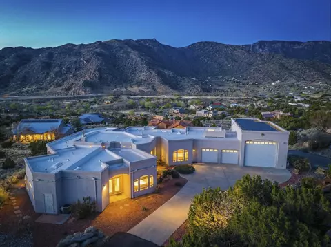 31 Desert Sky Rd SE, Albuquerque, NM 87123