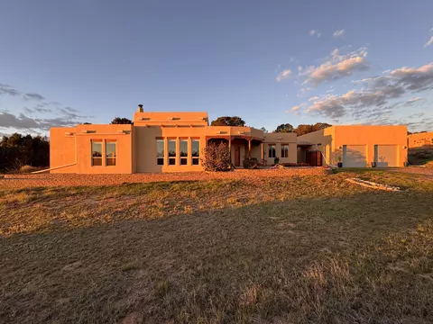 6 Naomi Dr, Tijeras, NM 87059