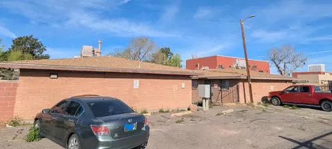521 Palomas Dr SE, Albuquerque, NM 87108
