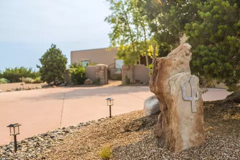 4 Meadows Pl, Placitas, NM 87043