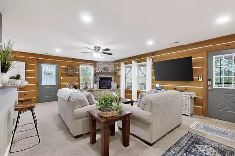 1691 Ponderosa Dr, Jemez Springs, NM 87025
