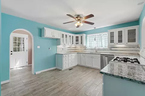 1506 Ridgecrest Dr SE, Albuquerque, NM 87108