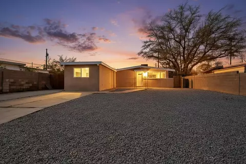 305 Moon St NE, Albuquerque, NM 87123