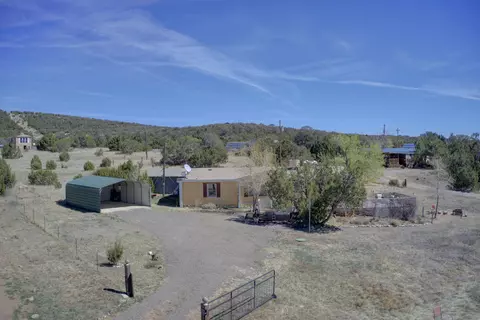 3 Glacier Ln, Edgewood, NM 87015