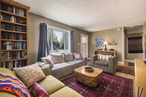 905 Madeira Dr SE, Albuquerque, NM 87108