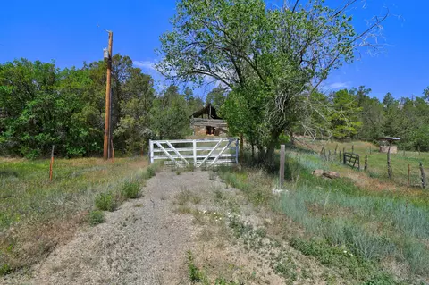 146 Skyland Blvd, Tijeras, NM 87059