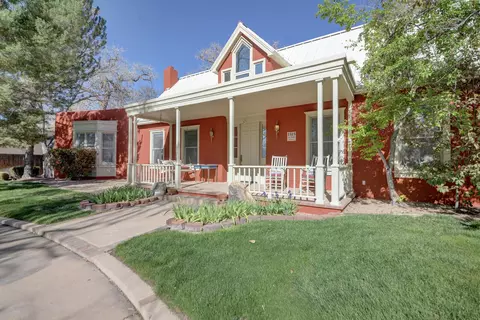1515 Los Nietos Ct NW, Los Ranchos, NM 87107
