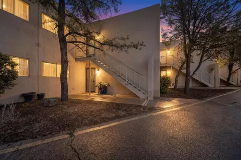 4717 Country Club Ln NW #A11, Albuquerque, NM 87114