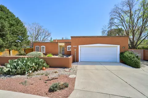 2908 El Toboso Dr NW, Albuquerque, NM 87104