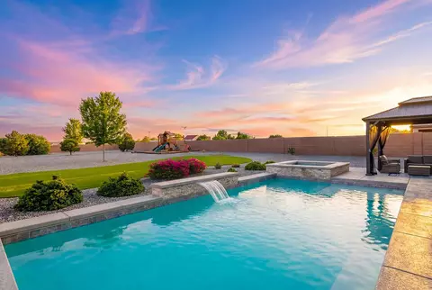 1011 25th St SE, Rio Rancho, NM 87124