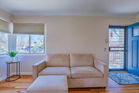 305 Adams St NE, Albuquerque, NM 87108