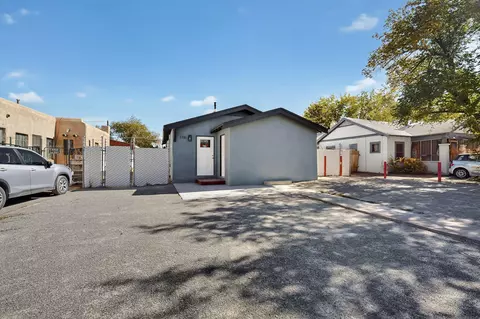 116 Stanford Dr SE, Albuquerque, NM 87106
