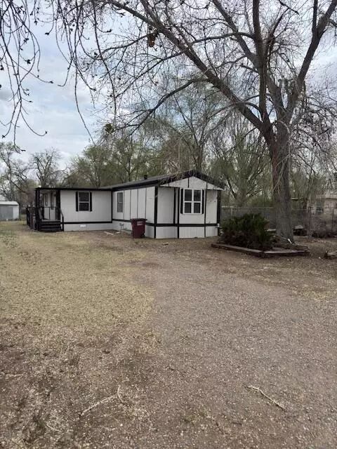 2910 Parklane Dr, Los Lunas, NM 87031