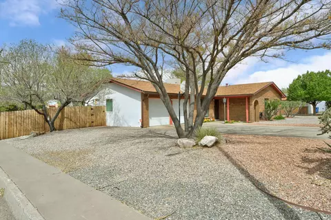 2001 Algodones St NE, Albuquerque, NM 87112