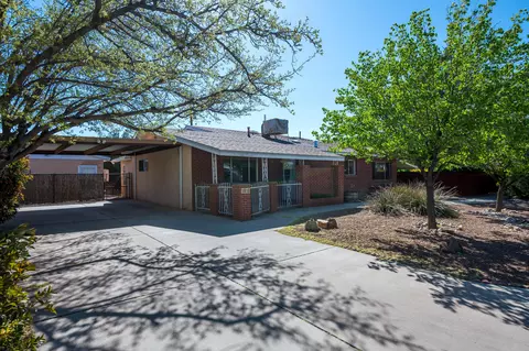 1810 Miller Cir NW, Albuquerque, NM 87107