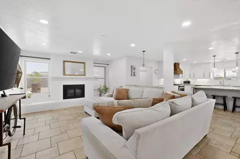 2801 Acequia Dr SW, Albuquerque, NM 87105