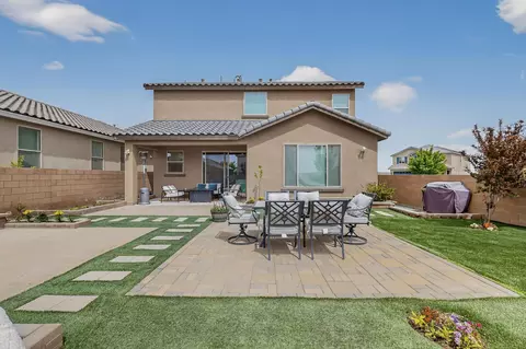 3073 Shannon Ln NE, Rio Rancho, NM 87124