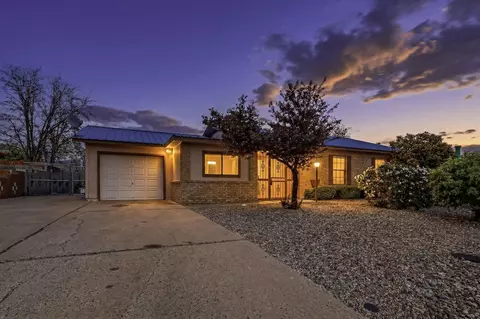 510 Stallion Rd SE, Rio Rancho, NM 87124