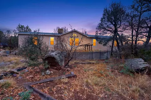 82 Jesse James Rd, Edgewood, NM 87015