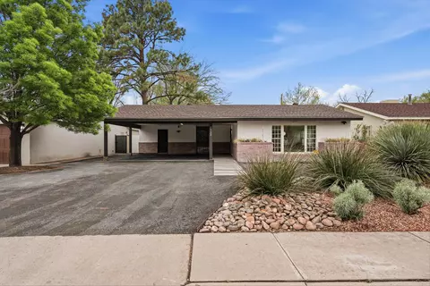 1522 San Patricio Ave SW, Albuquerque, NM 87104