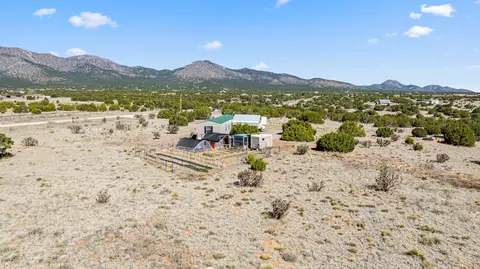 78 Drake Rd, Edgewood, NM 87015
