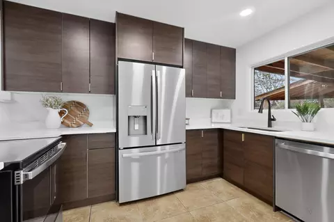 2221 Frederick Pl NW, Albuquerque, NM 87104