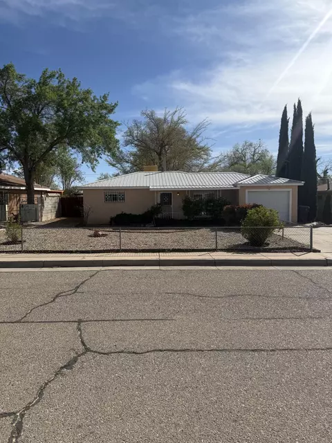 9018 Phoenix Ave NE, Albuquerque, NM 87112