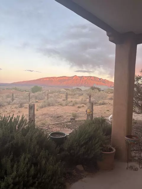 5941 Miller Rd NE, Rio Rancho, NM 87144