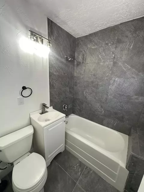 813 Marquette Ave NW, Albuquerque, NM 87102