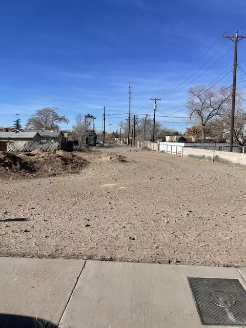 711 C 7th St SW, Albuquerque, NM 87102