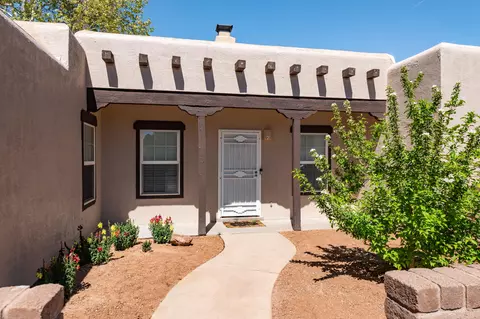 5417 Chapel Dr NW, Albuquerque, NM 87114