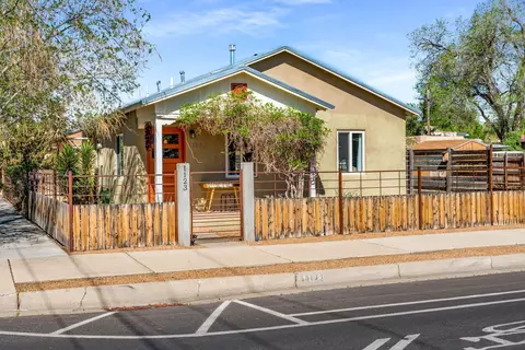 1123 3rd St SW, Albuquerque, NM 87102