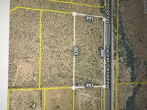 374 Meadowlake Rd, Los Lunas, NM 87031