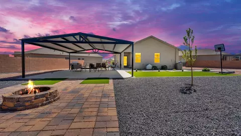 10687 Valedon Ln SW, Albuquerque, NM 87121